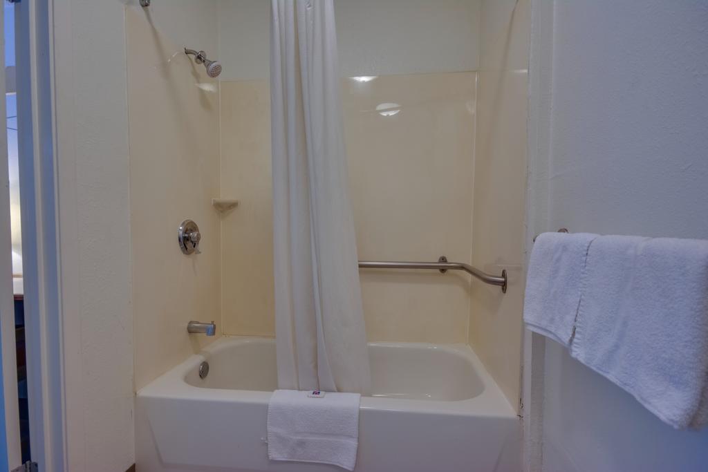 Hotel 6-birmingham, Al 2*