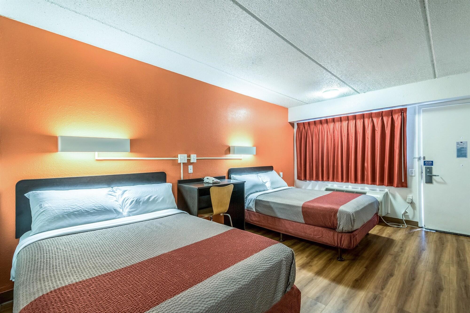Hotel 6-birmingham, Al 2*